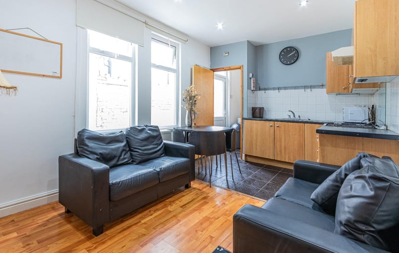 Diana Street, Plasnewydd, Cardiff - Image 1